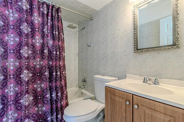 $1,675 | 121 Golden Isles Drive, Unit 104, Hallandale Beach, FL 33009