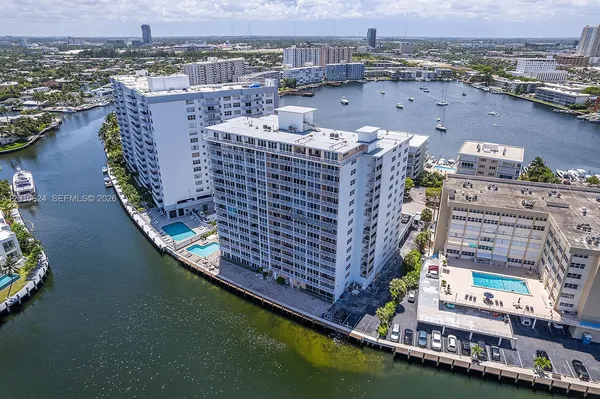 $1,675 | 121 Golden Isles Drive, Unit 104, Hallandale Beach, FL 33009
