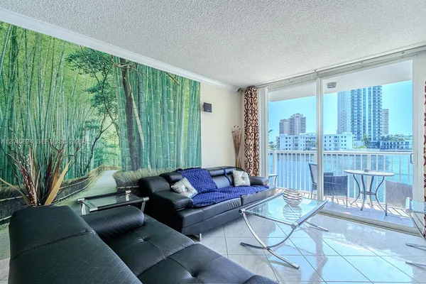 $1,675 | 121 Golden Isles Drive, Unit 104, Hallandale Beach, FL 33009