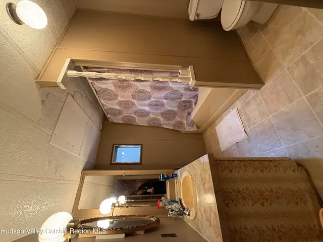 a view of utility room