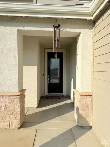 a view of a entrance door of the house