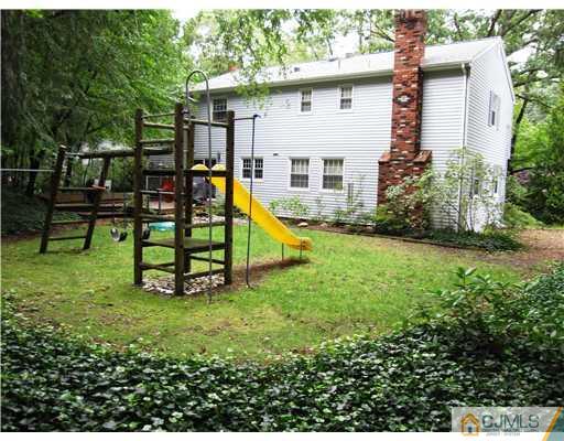15 Carter Road East Brunswick, NJ 08816 - Photo 3 of 25 Gallery Image 3