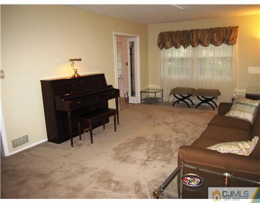 15 Carter Road East Brunswick, NJ 08816 - Photo 8 of 25 Gallery Image 8