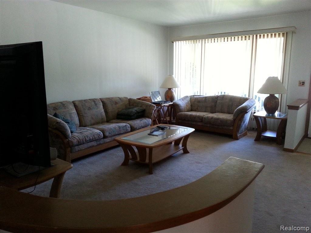 19032 Stonewood Road Riverview, MI 48193 - Photo 5 of 27 2013-09-14 12.19.23.jpg