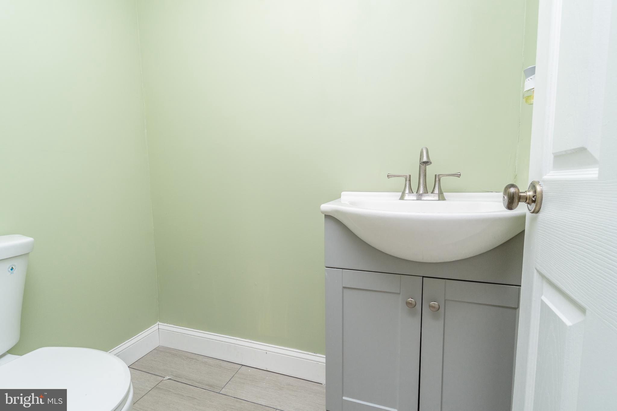 631 Renz Street Philadelphia, PA 19128 - Photo 11 of 40 Half Bath on main level off of Living Room.