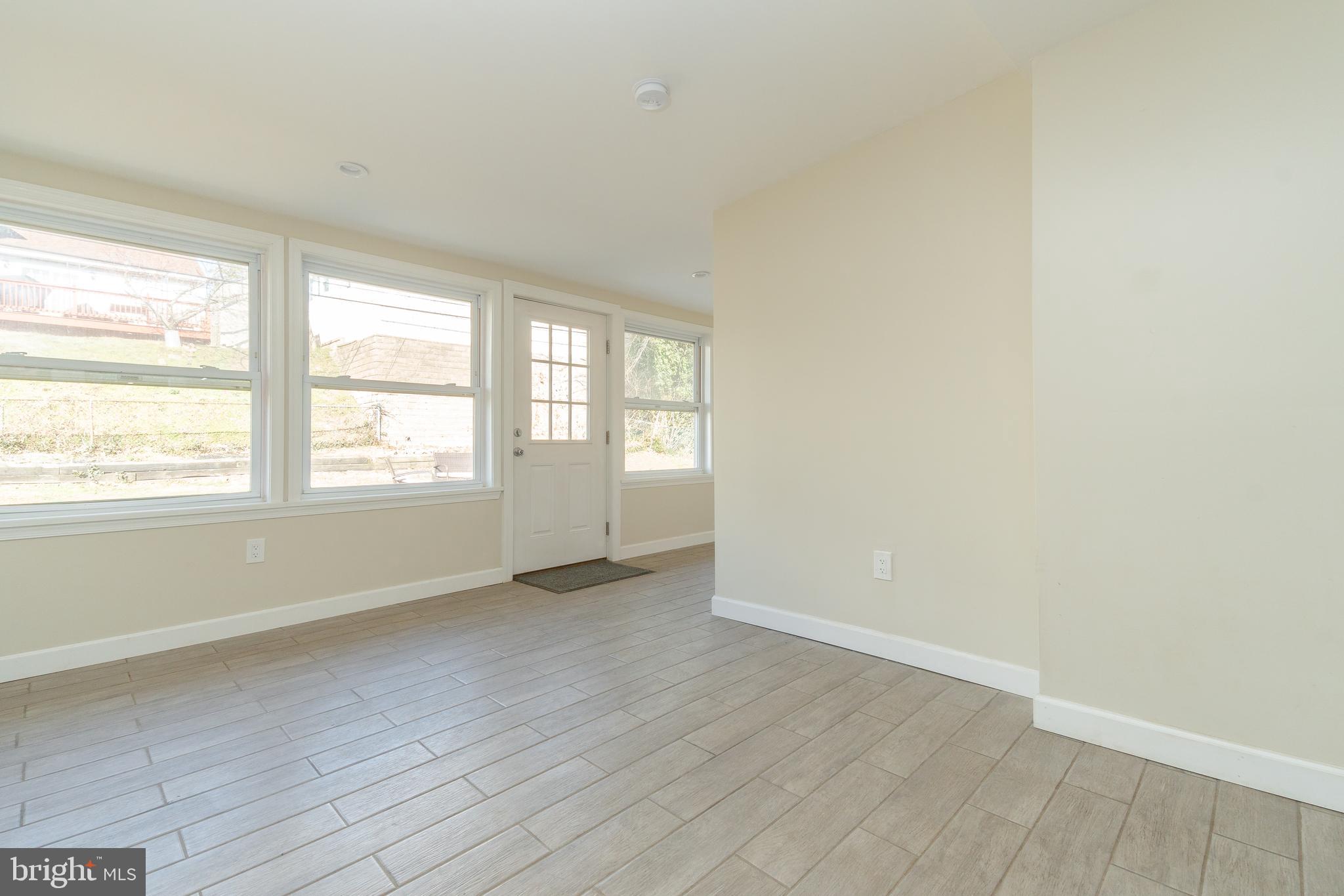 631 Renz Street Philadelphia, PA 19128 - Photo 25 of 40 Bright Sunroom