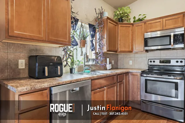 $305,000 | 980 South 3rd Mills, Mills, WY 82644