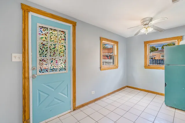 a view of an empty room and window