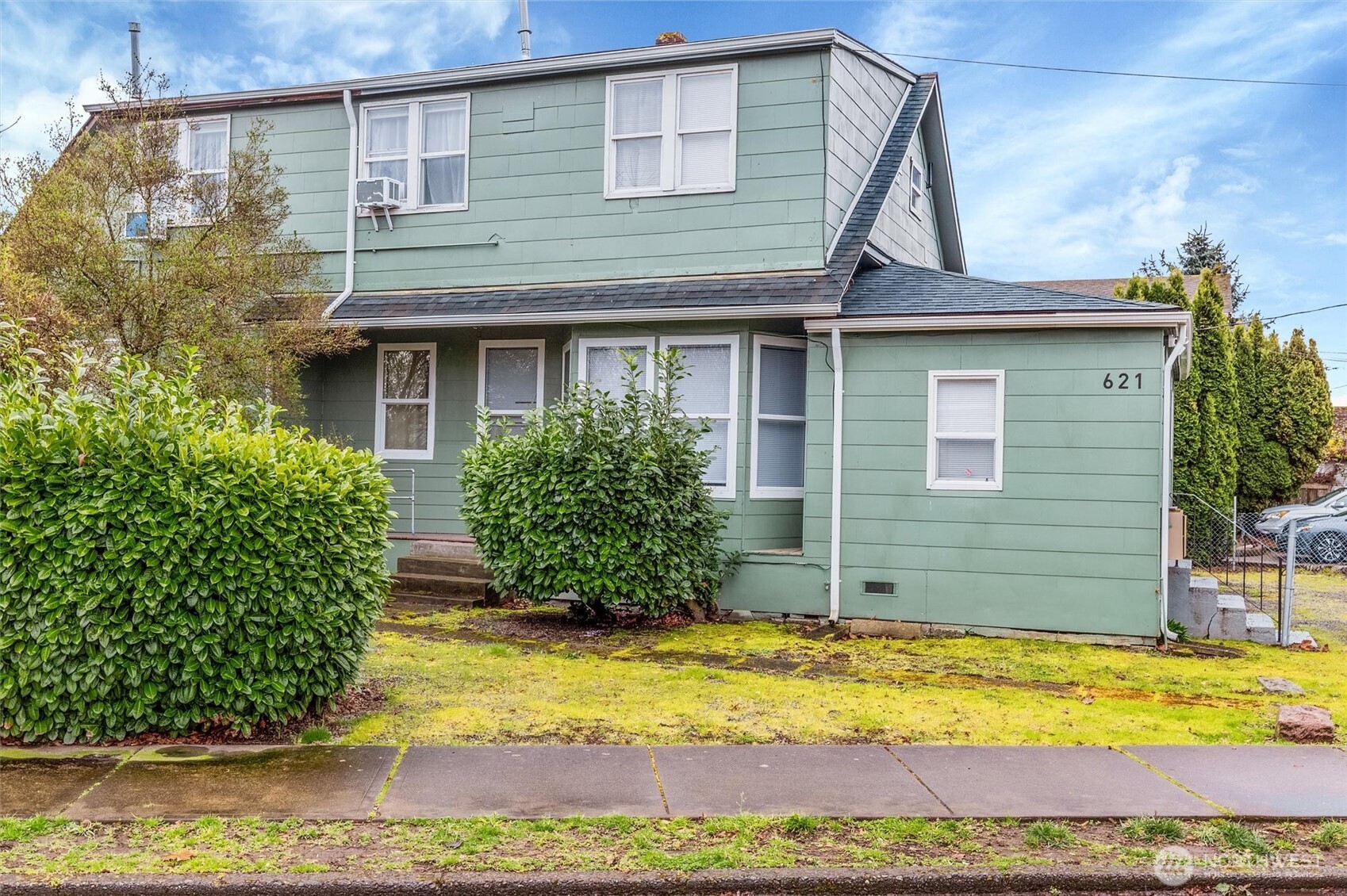 621 Houser Way South Renton, WA 98057 - Photo 2 of 40