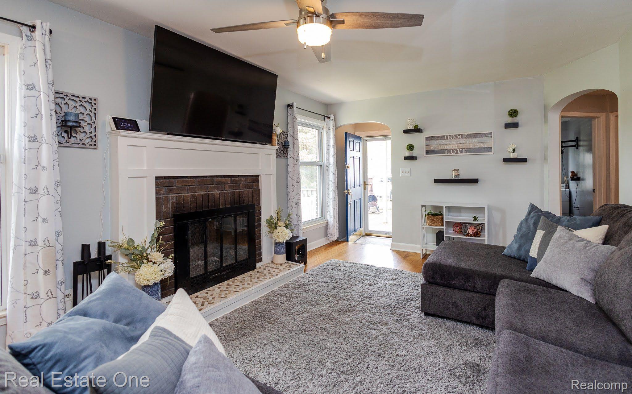 796 Michelson Road Rochester, MI 48307 - Photo 8 of 35 Living Room
