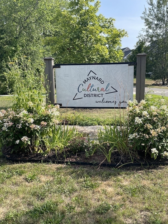 19 Marble Farm Road, Unit 19 Maynard, MA 01754 - Photo 41 of 42 a view of a bunch of plants and trees