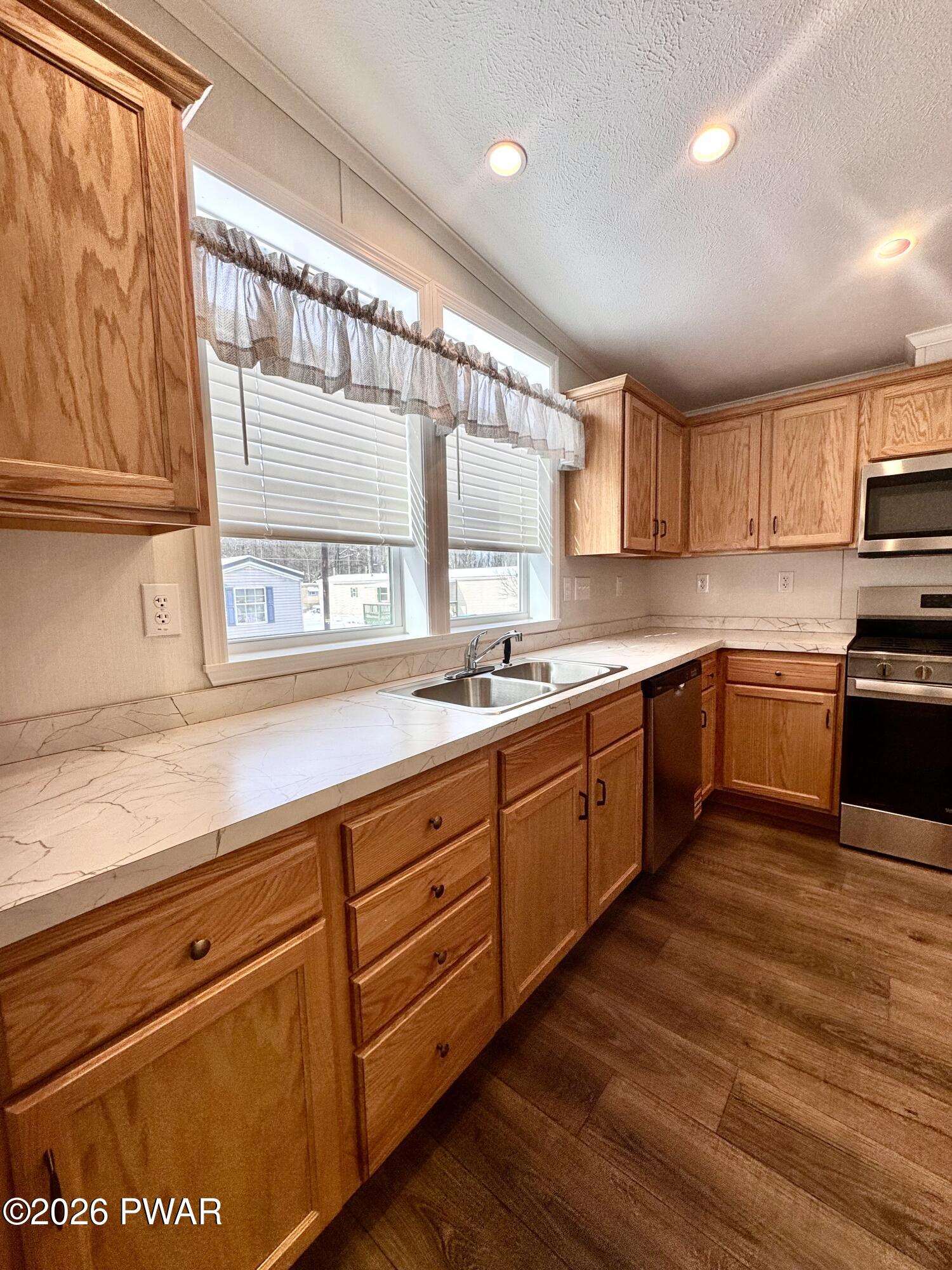 106 Middle Road Greentown, PA 18426 - Photo 9 of 43