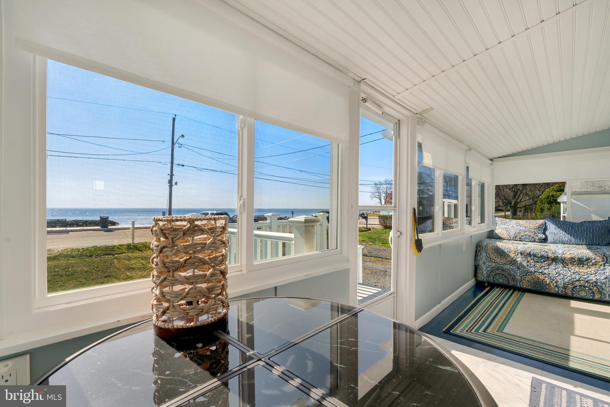 Enjoy the waterviews