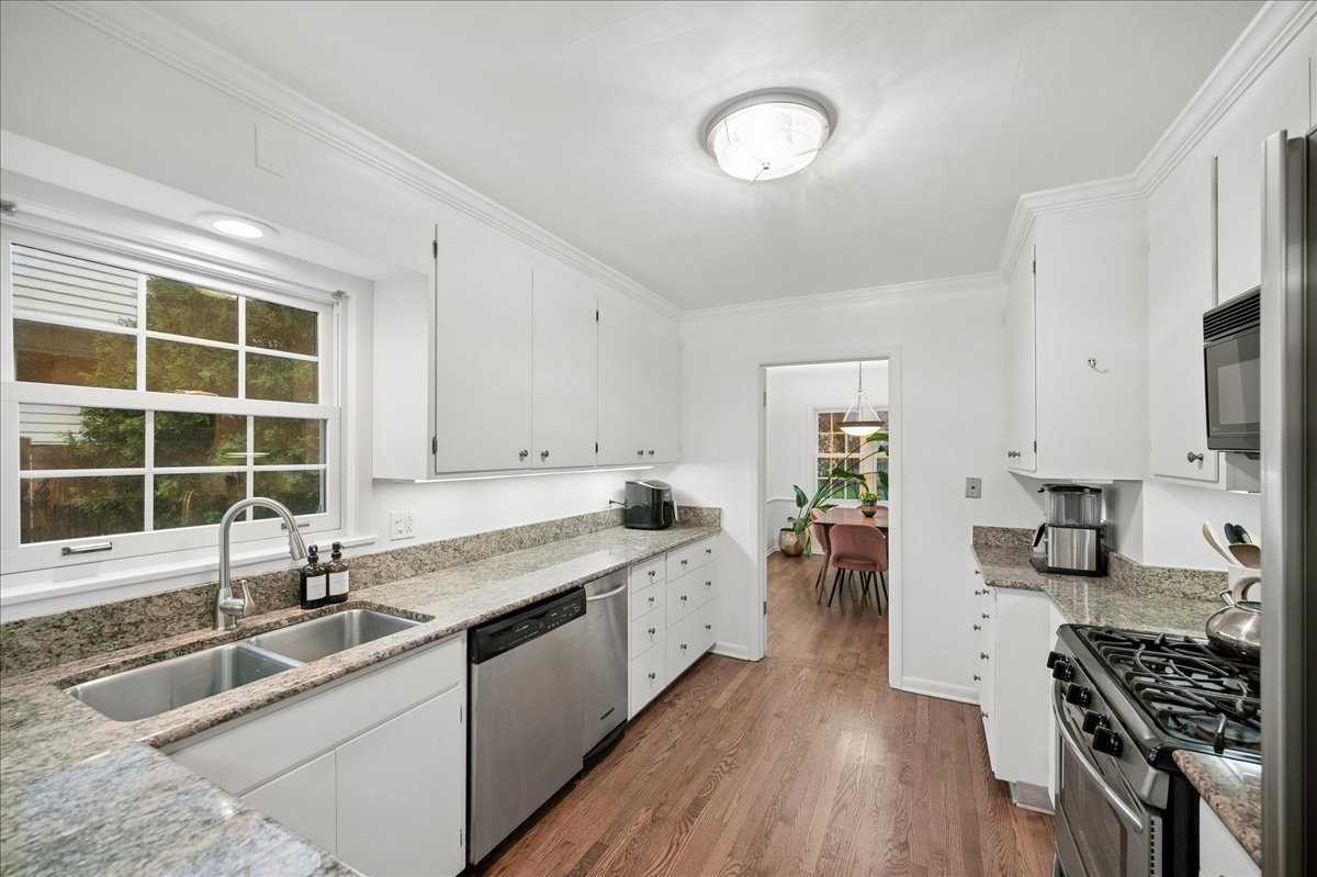 1105 Elm Street Winnetka, IL 60093 - Photo 16 of 42