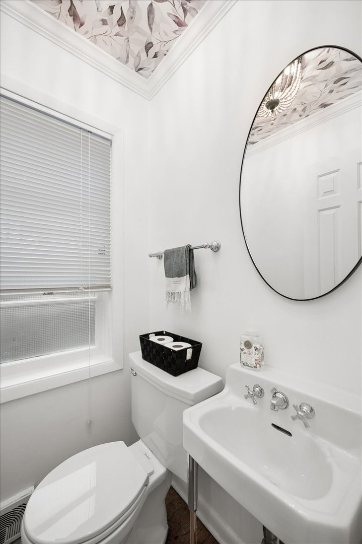 1105 Elm Street Winnetka, IL 60093 - Photo 18 of 42