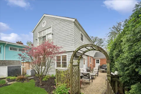 $1,089,000 | 1105 Elm Street, Winnetka, IL 60093