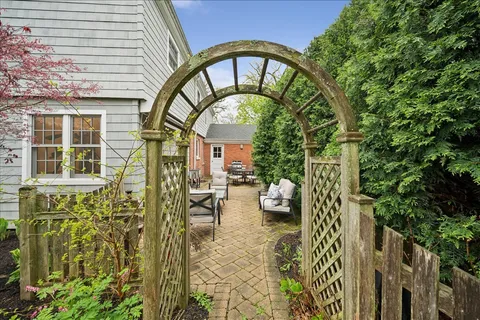 $1,089,000 | 1105 Elm Street, Winnetka, IL 60093