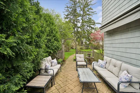 $1,089,000 | 1105 Elm Street, Winnetka, IL 60093