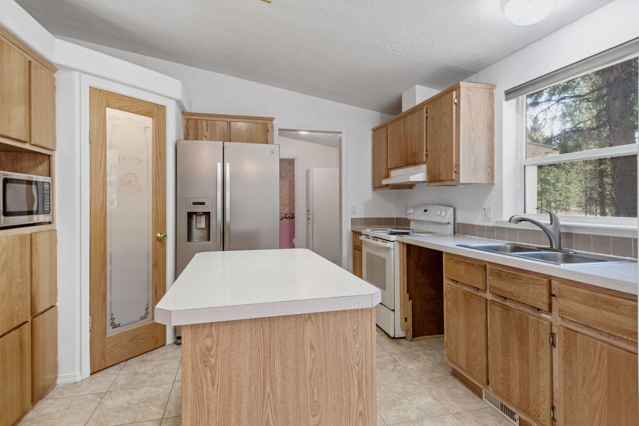 152106 Silver Spur Road La Pine, OR 97739 - Photo 8 of 34 8-web-or-mls-DSC_0209