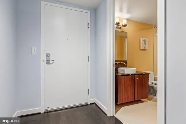 $2,995 | 1025 First Street Southeast, Unit 611, Washington, DC 20003