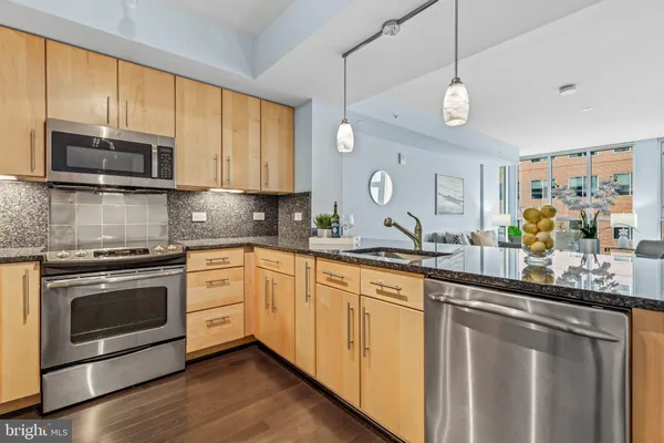 $2,995 | 1025 First Street Southeast, Unit 611, Washington, DC 20003