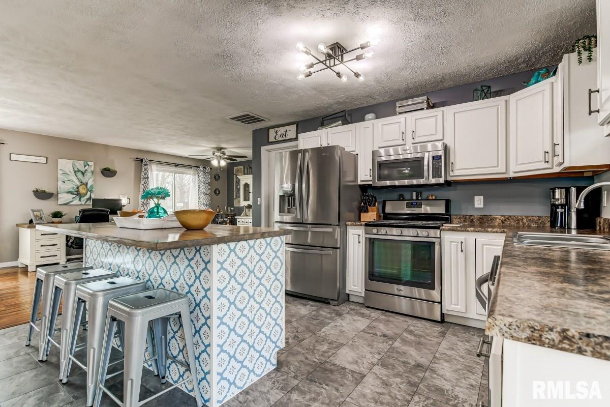 1100 Bugle Court Springfield, IL 62712 - Photo 11 of 30