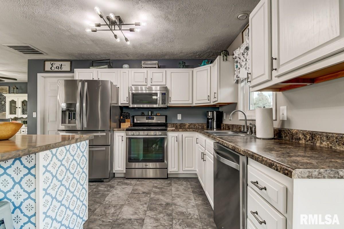 1100 Bugle Court Springfield, IL 62712 - Photo 12 of 30