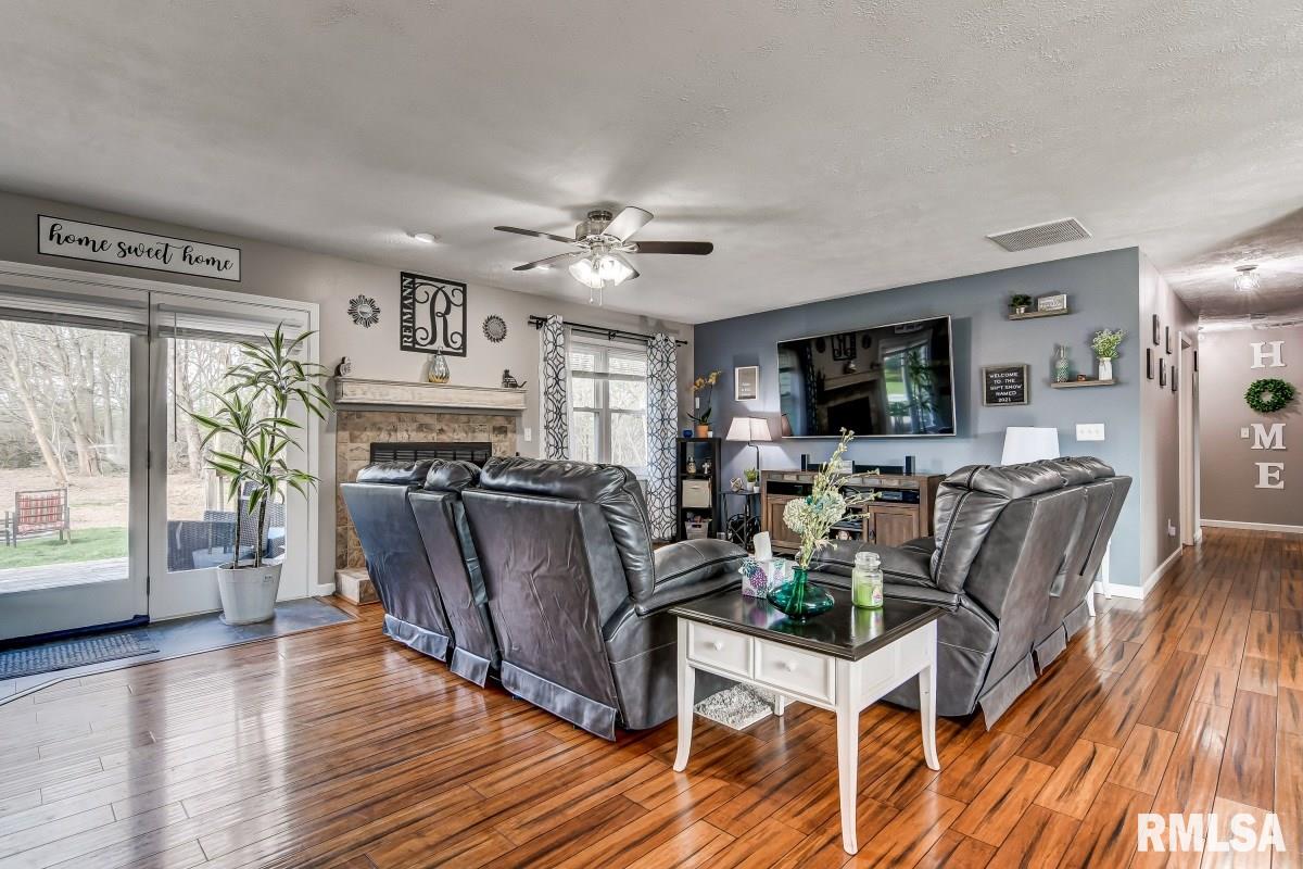 1100 Bugle Court Springfield, IL 62712 - Photo 5 of 30
