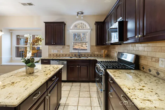 $595,000 | 4806 Hickory Glen Drive, Matthews, NC 28105