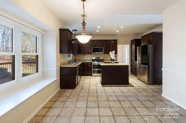 $595,000 | 4806 Hickory Glen Drive, Matthews, NC 28105