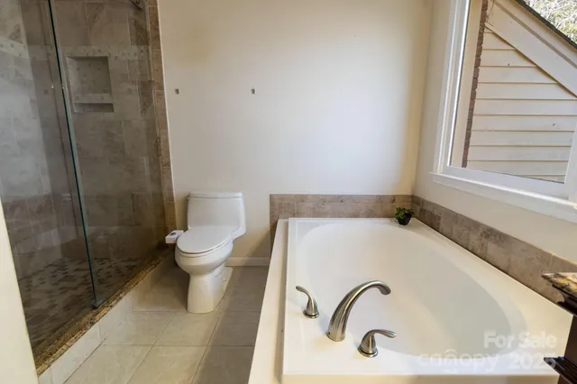 $595,000 | 4806 Hickory Glen Drive, Matthews, NC 28105