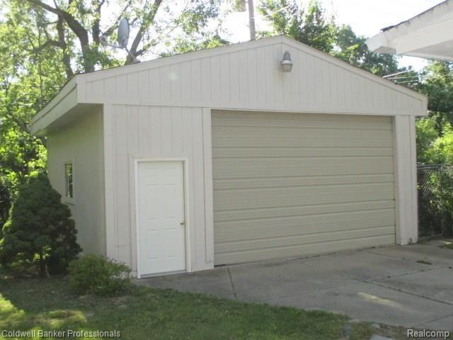 4051 Wakefield Road Berkley, MI 48072 - Photo 10 of 41