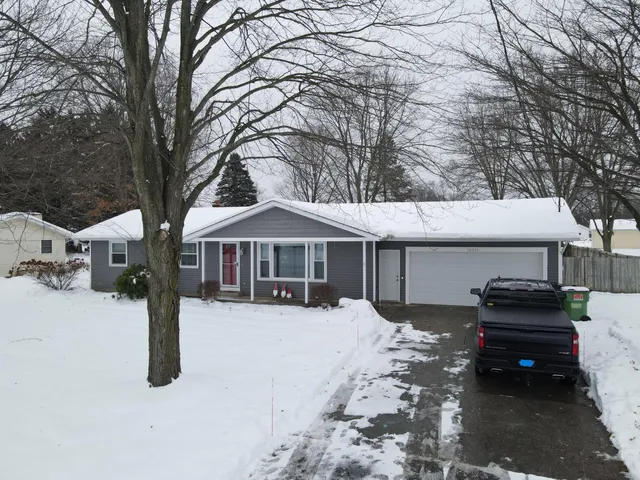 $385,000 | 10300 Springwood Drive, Zeeland, MI 49464