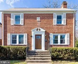 $3,200 | 8 Mannakee Street, Rockville, MD 20850