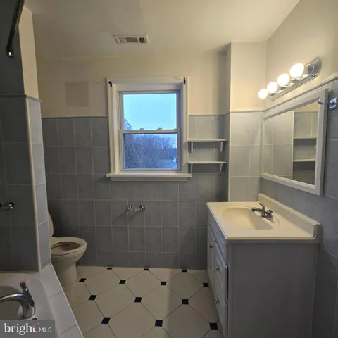 $3,200 | 8 Mannakee Street, Rockville, MD 20850