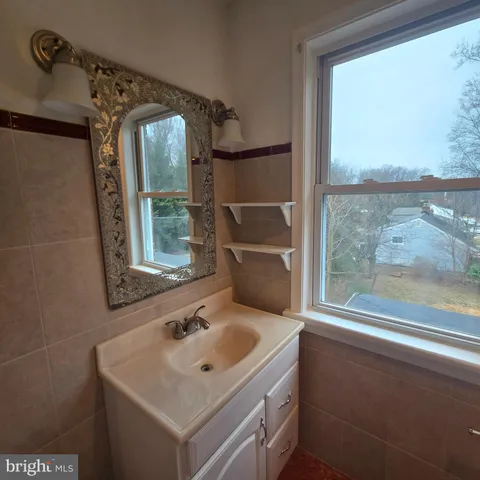 $3,200 | 8 Mannakee Street, Rockville, MD 20850