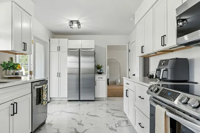 $302,500 | 5 Elmwood Drive, Apalachin, NY 13732