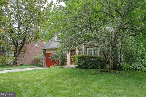 $925,000 | 525 West Beechtree Lane, Wayne, PA 19087