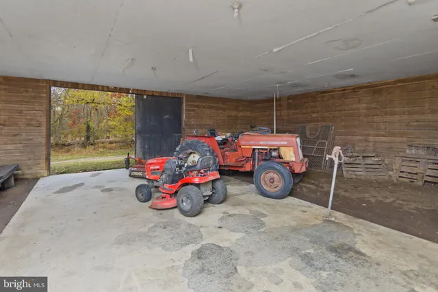 a view of a bench in the backyard of a house