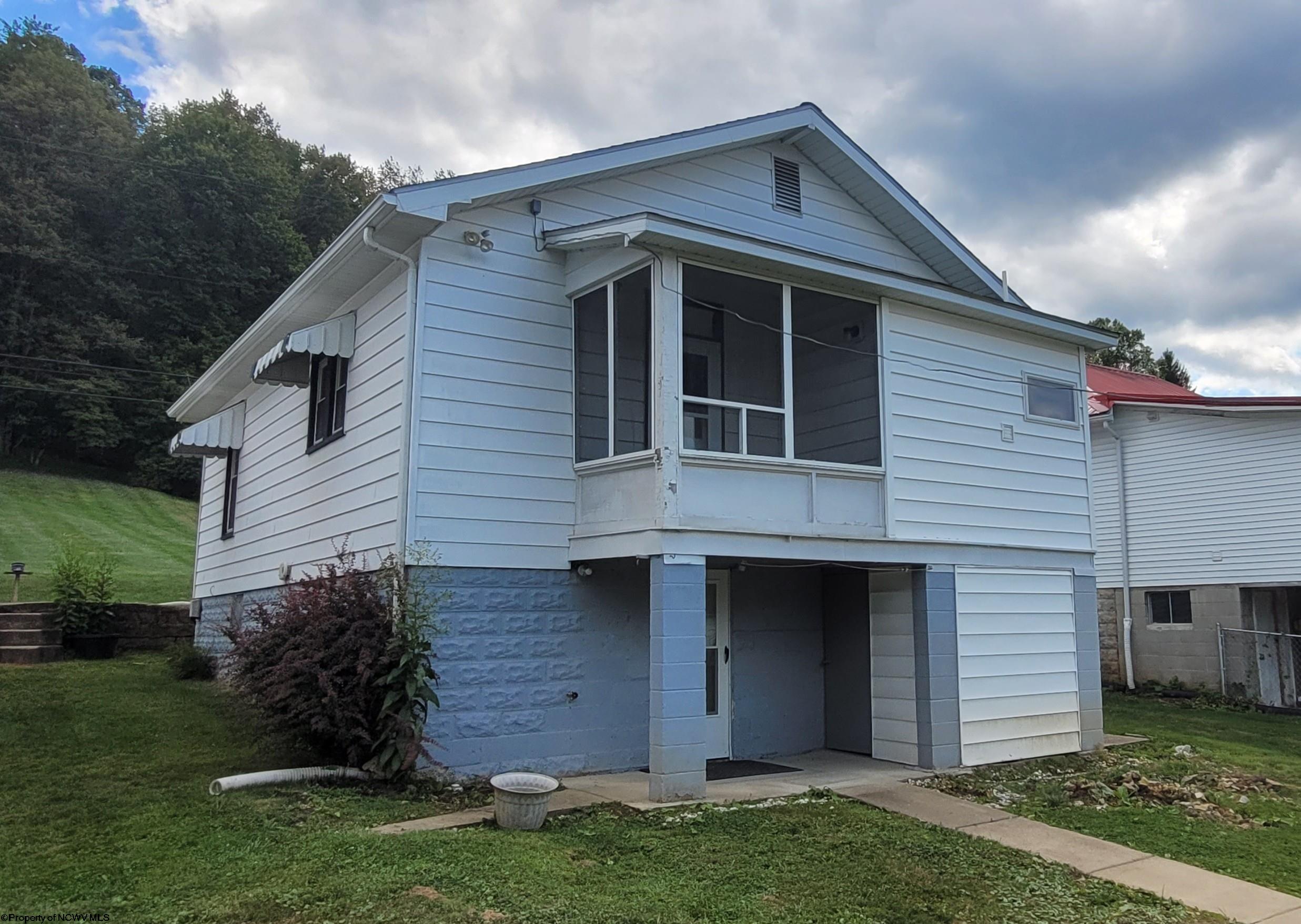 377 Haymond Road Grafton, WV 26354 - Photo 4 of 37 Gallery Image 4