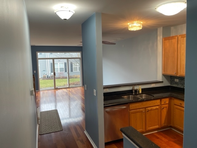 2439 Oneida Lane Naperville, IL 60563 - Photo 4 of 15 a view of an empty room and window