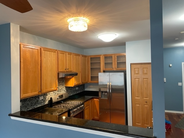 2439 Oneida Lane Naperville, IL 60563 - Photo 5 of 15 a bathroom with a sink and a mirror