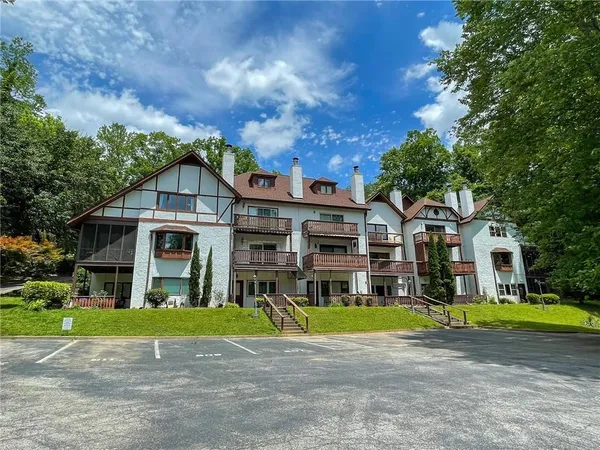 $498,800 | 327 Brucken Stravenue, Unit 601, Helen, GA 30545