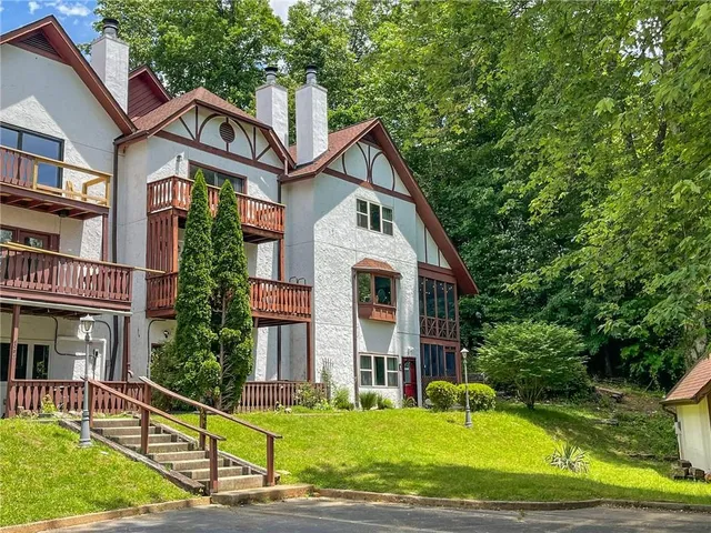 $498,900 | 327 Brucken Stravenue, Unit 601, Helen, GA 30545