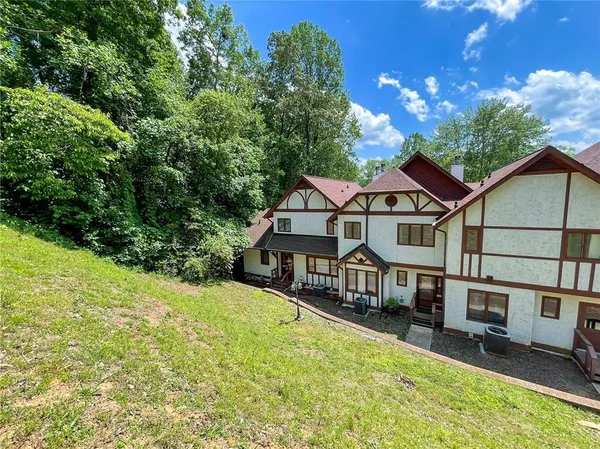 $498,800 | 327 Brucken Stravenue, Unit 601, Helen, GA 30545