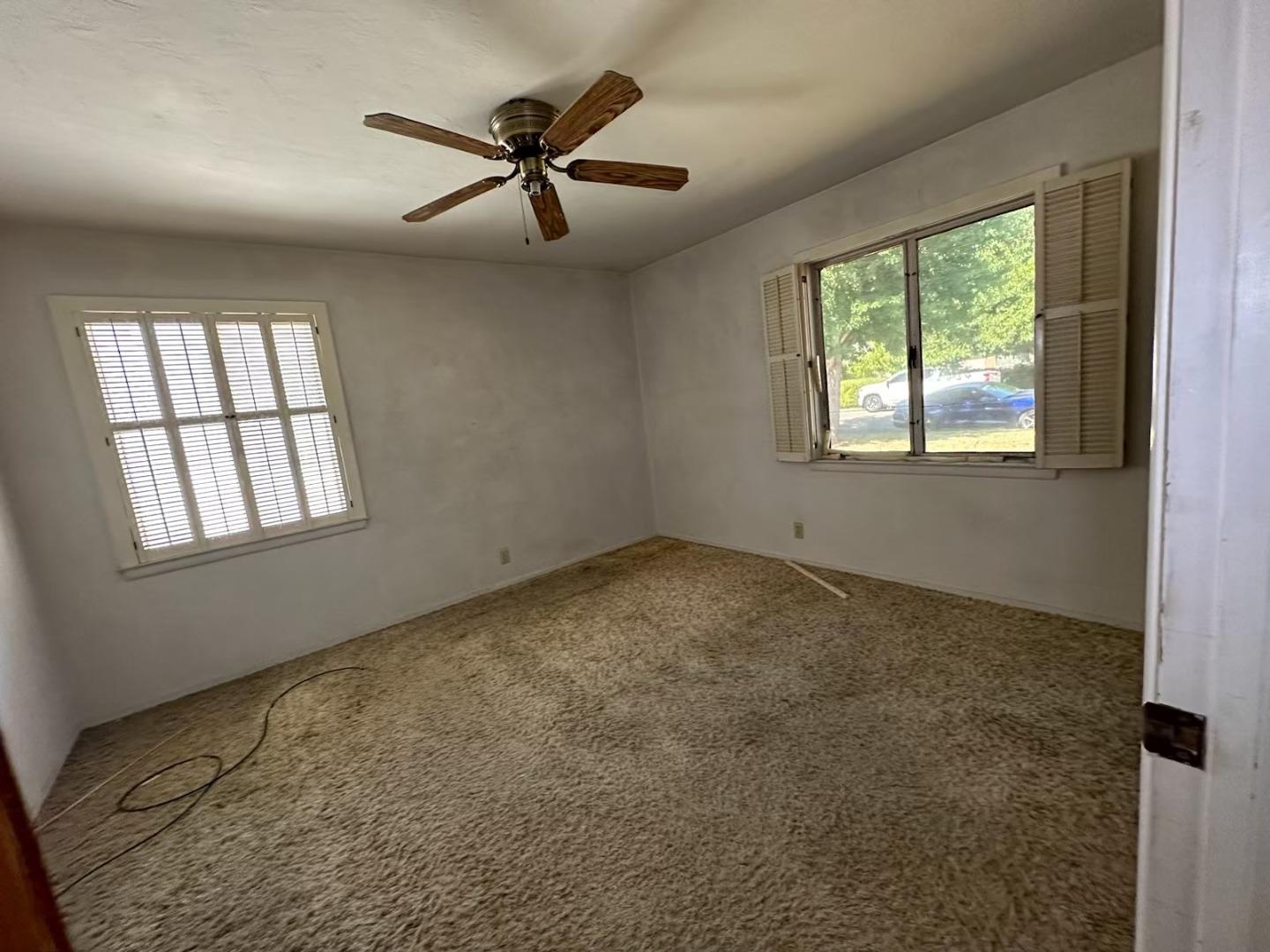 985 Grove Avenue Gustine, CA 95322 - Photo 8 of 14 a view of a livingroom with a ceiling fan and window