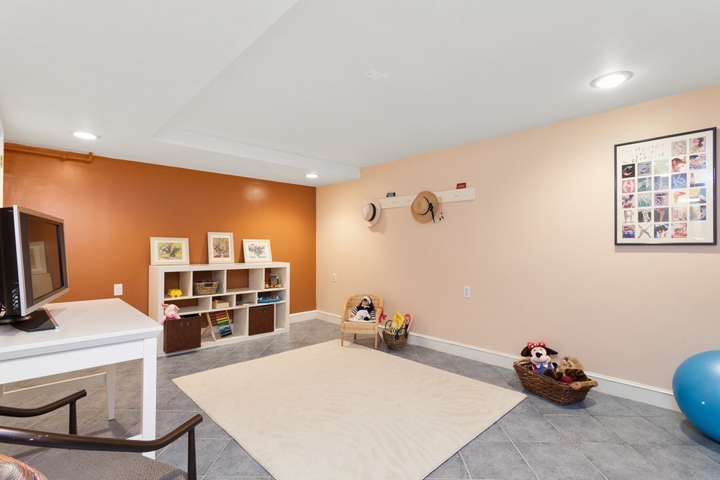 1050 Brook Road Milton, MA 02186 - Photo 16 of 30