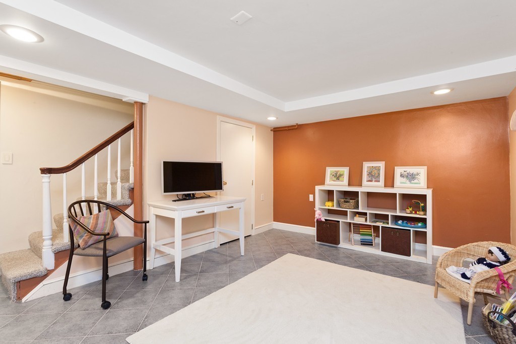1050 Brook Road Milton, MA 02186 - Photo 17 of 30