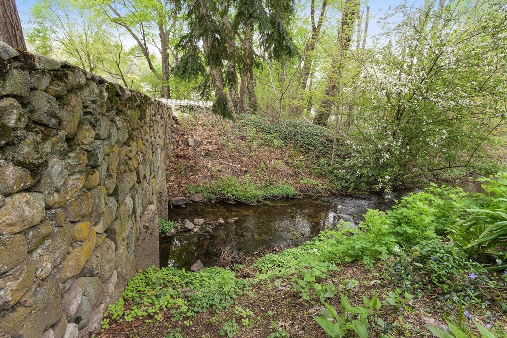 1050 Brook Road Milton, MA 02186 - Photo 29 of 30