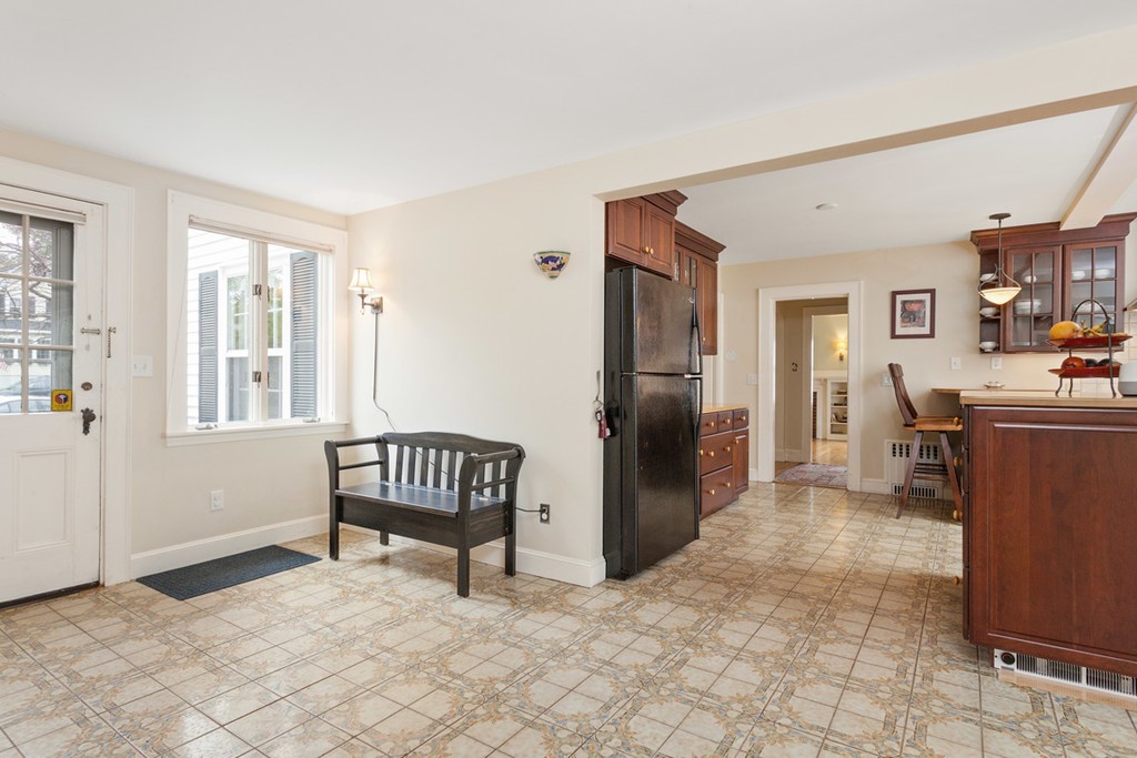 1050 Brook Road Milton, MA 02186 - Photo 4 of 30